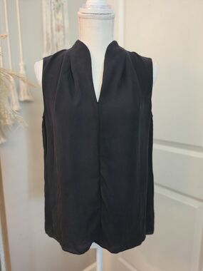 Elie Tahari Black Sleeveless Notch-Neck Silk Blouse